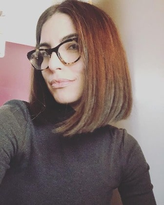 Gilli Messer posing for her Instagram feed by wearing black sweater.